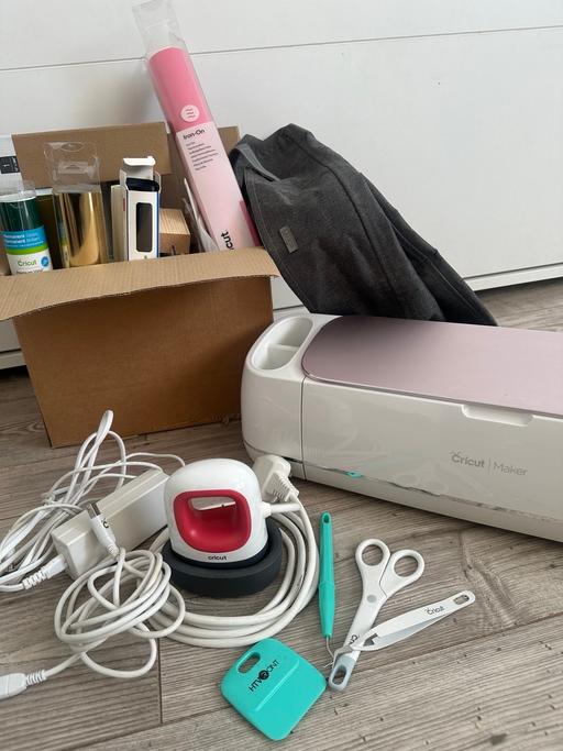 Buy & Sell East London Wapping - East London - Photos for Cricut (bundle) grt cond