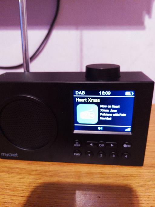 Buy & Sell Lincolnshire North Lincolnshire - Photos for Bluetooth speaker/DAB radio and FM radio 