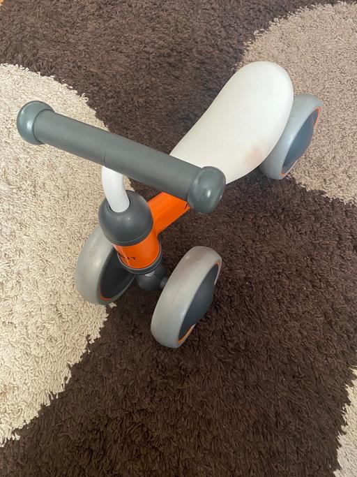 Buy & Sell West London Hounslow - Photos for 1st Bike / Sit on and walk / 1 year old