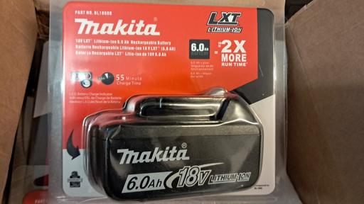 Buy & Sell Derbyshire Chesterfield - Photos for 3 18-volt LXT Makita batteries free light