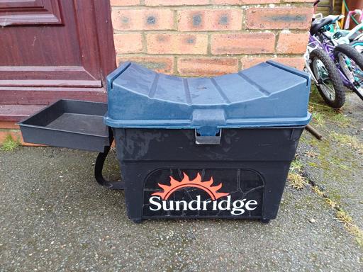 Buy & Sell Lancashire Blackburn with Darwen - Photos for SUNDRIDGE FISHING TACKLE BOX £10 BB3 0DU