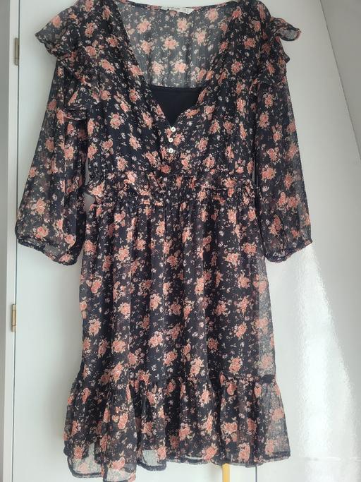 Buy & Sell Central London St Pancras - Central London - Photos for Stradivarius Short Flowing Floral Dress