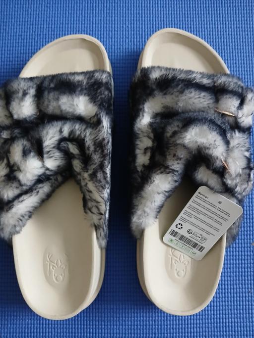 Buy & Sell West London Hounslow - Photos for KUAILU Ladies Fluffy Fur Slide On Slippers