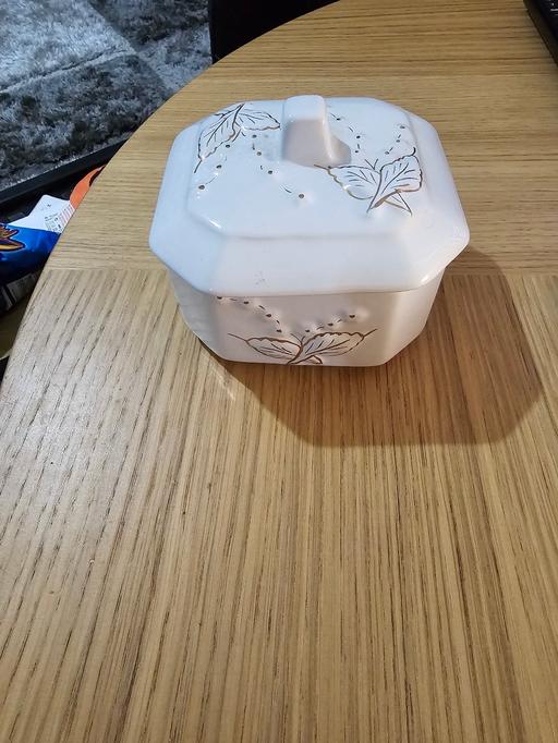 Buy & Sell South East London Grove Park - South East London - Photos for white ceramic butter dish with lid