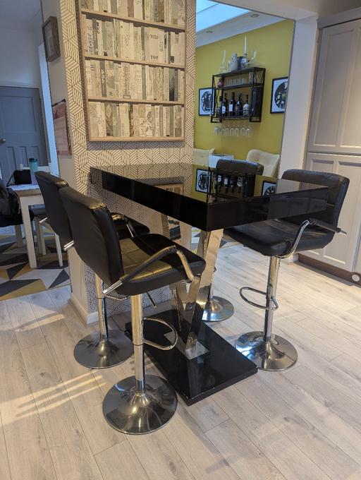 Buy & Sell Bexley - Photos for Black glass high table/bar and 4 bar stools