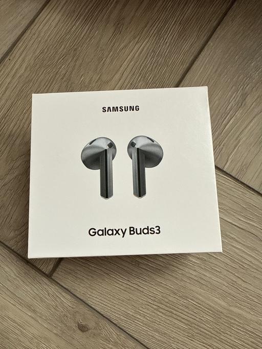 Buy & Sell Essex Basildon - Photos for Samsung Buds 3 (BRAND NEW & SEALED)