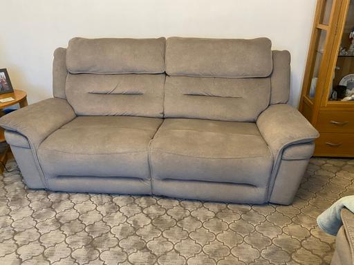 Buy & Sell Essex Castle Point - Photos for 2 3-seater sofas(1 electric recliner) in grey