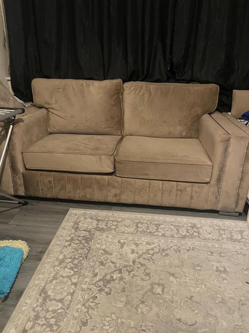 Buy & Sell North London Hoxton - North London - Photos for Beige studded 3 seater sofa