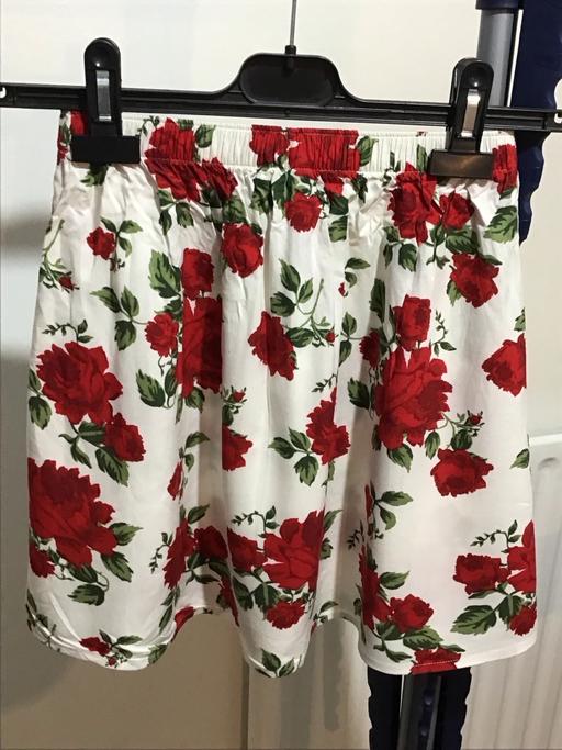 Buy & Sell Surrey Reigate and Banstead - Photos for Rose patterned mini skirt