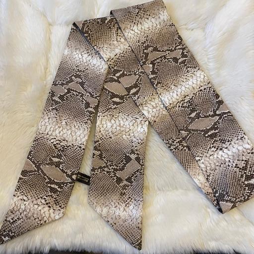 Buy & Sell Dorset Bournemouth, Christchurch and Poole - Photos for Italian Animal Print Reverse Long Scarf