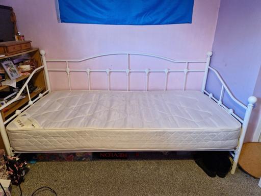 Buy & Sell North Northamptonshire Wellingborough - North Northamptonshire - Photos for Single White Day Bed