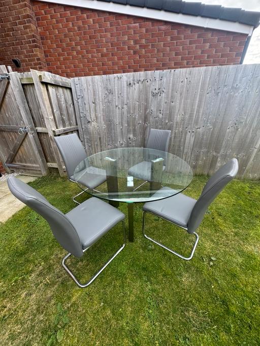 Buy & Sell Lancashire West Lancashire - Photos for Glass table and chairs