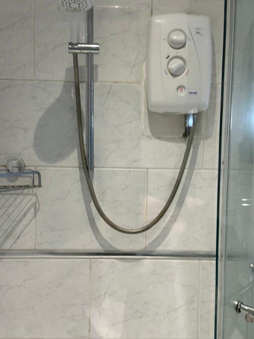 Buy & Sell West Midlands Sandwell - Photos for Shower enclosure 1400 by 900