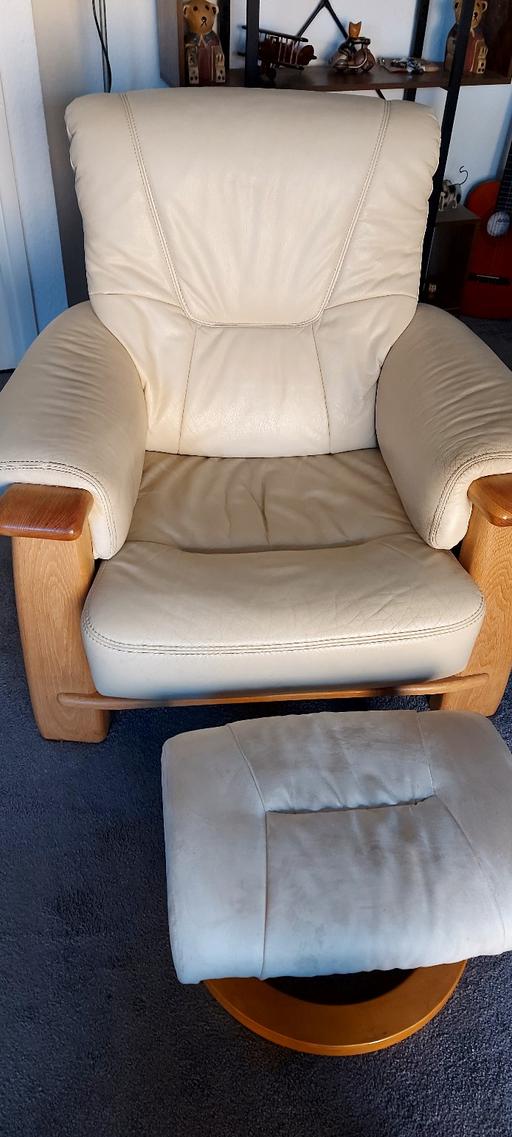 Buy & Sell Leicestershire Oadby and Wigston - Photos for Armchair & footstool