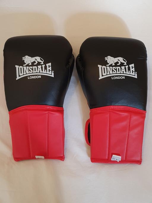 Buy & Sell Isle of Wight Guernsey - Photos for Lonsdale, Red & Black Training Gloves, 14oz