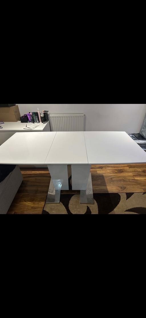 Buy & Sell West Yorkshire Bradford - Photos for White dining table and chairs