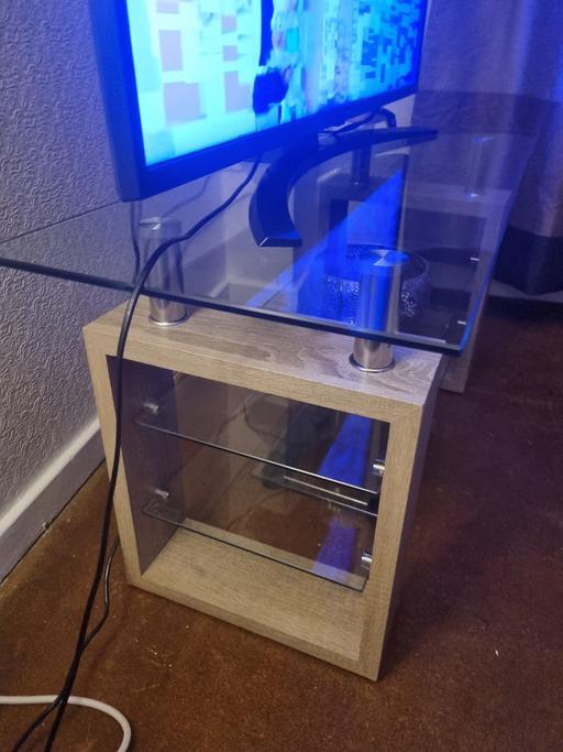 Buy & Sell West London Hounslow - Photos for glass tv stand from wayfair 😍