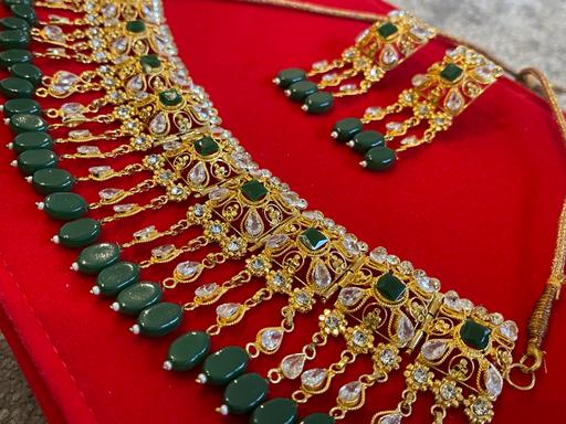 Buy & Sell Barking and Dagenham - Photos for Gold & Green Indian Jewellery set