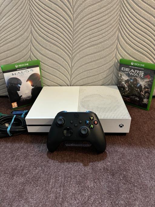 Buy & Sell West Midlands Birmingham - Photos for Xbox One S 1TB + 2 Games