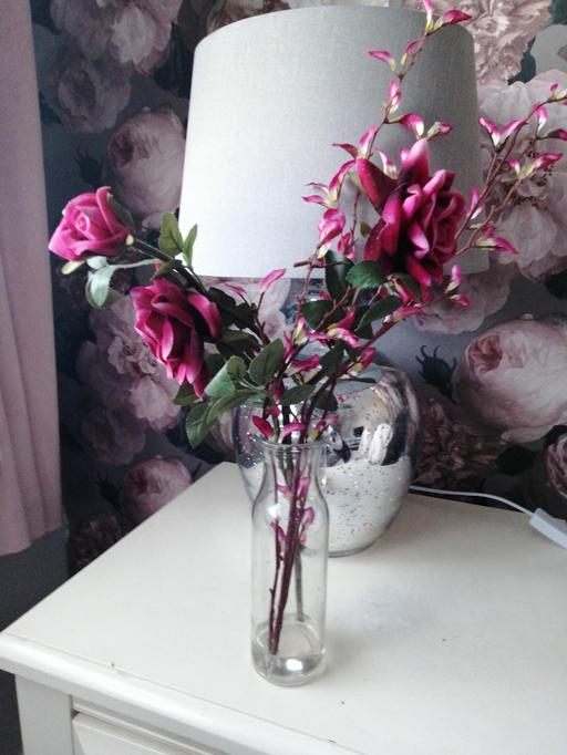 Buy & Sell West Midlands Wolverhampton - Photos for Glass vase with flowers