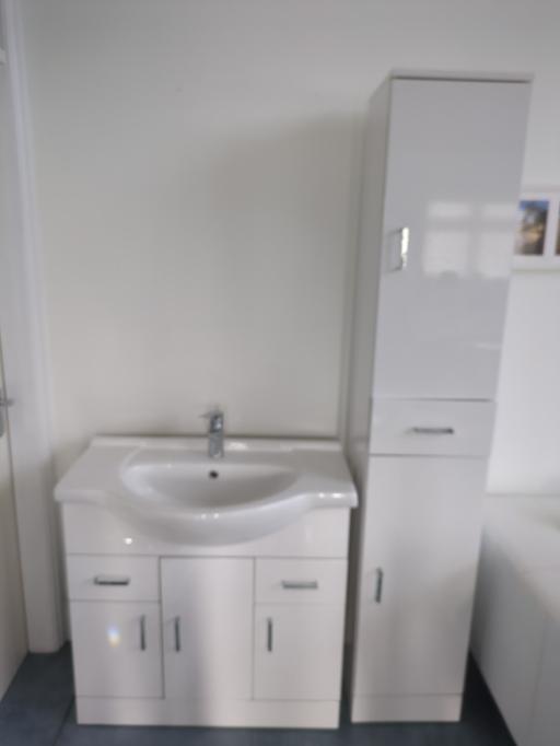 Buy & Sell Cheshire West and Chester Weaverham - Cheshire West and Chester - Photos for sink and vanity unit with tap and tall unit