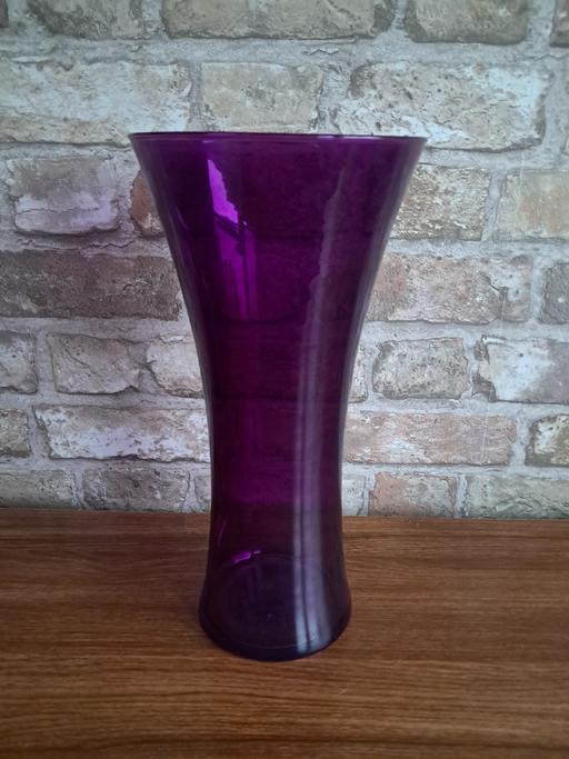 Buy & Sell West Midlands Sandwell - Photos for Lovely Purple Glass Vase VGC