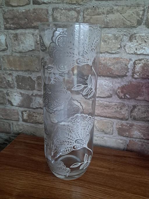 Buy & Sell West Midlands Sandwell - Photos for Modern Floral Glass Vase VGC