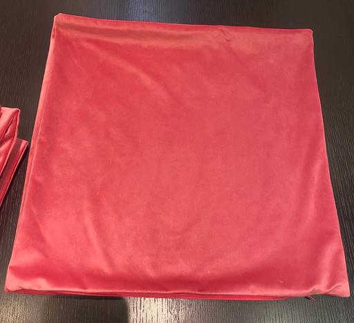 Buy & Sell West London Hammersmith and Fulham - Photos for Bright pink faux velvet zipped cushion covers