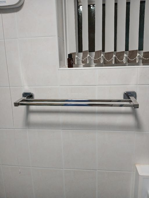 Buy & Sell Kent Gravesham - Photos for Next chrome towel rail and toilet roll holder