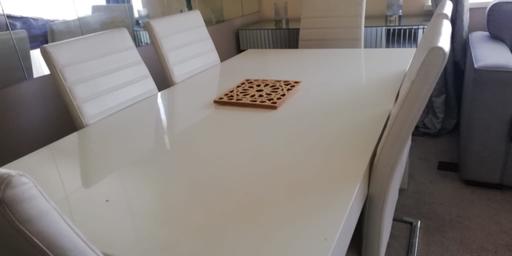 Buy & Sell East London Canary Wharf - East London - Photos for Trendy white dining table & 6 chairs