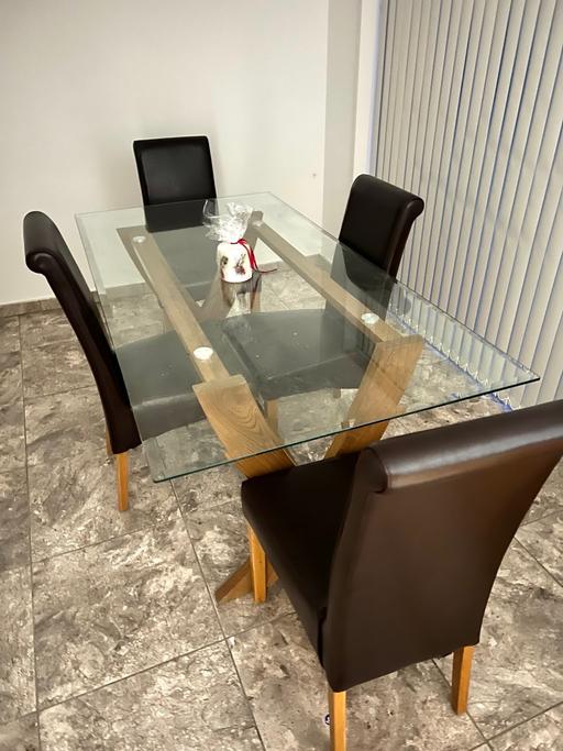 Buy & Sell West Midlands Birmingham - Photos for GLASS TABLE WITH CHAIRS