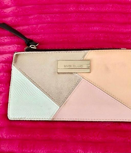 Buy & Sell Newport - Wales Newport - NP19 - Photos for NEW RIVER ISLAND PURSE.