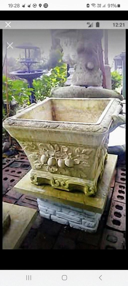 Buy & Sell West Midlands - Photos for WILLOW SANDSTONE VINTAGE PLANTER