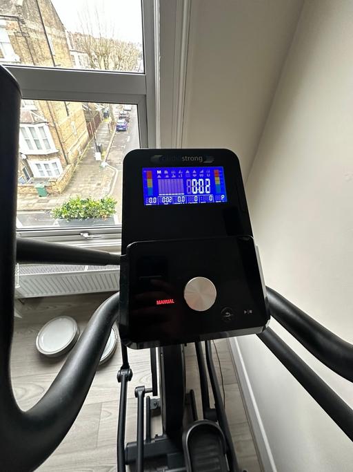 Buy & Sell North West London Brondesbury - North West London - Photos for Cardiostrong Elliptical machine