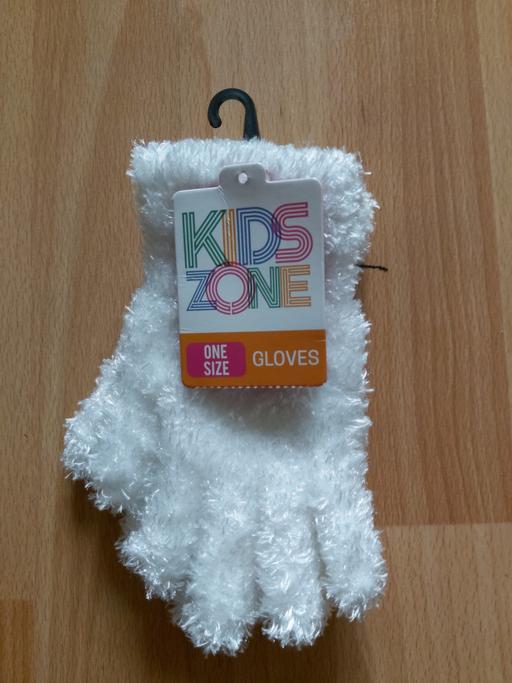 Buy & Sell Carmarthenshire - Wales Llwynhendy - Carmarthenshire - Photos for child's stretch Gloves