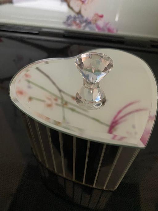 Buy & Sell West Midlands Dudley - Photos for Pretty Mirrored Heart Trinket Box