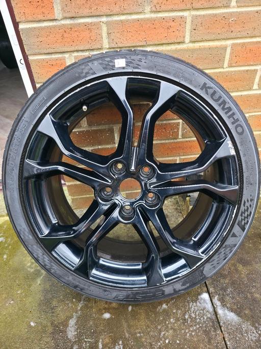 Vehicles West Yorkshire Leeds - Photos for Renault Clio rs 18 in alloy wheel with tyre