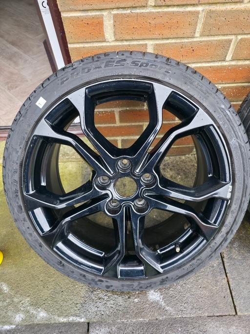 Vehicles West Yorkshire Leeds - Photos for Renault Clio rs 18 in alloy wheel with tyre