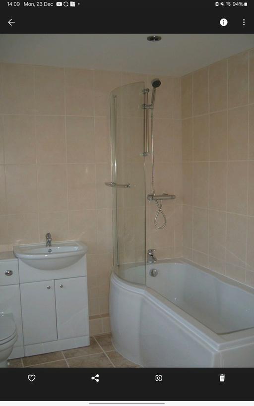 Buy & Sell West Yorkshire Kirklees - Photos for GLASS SHOWER SCREEN FOR P-SHAPED BATH