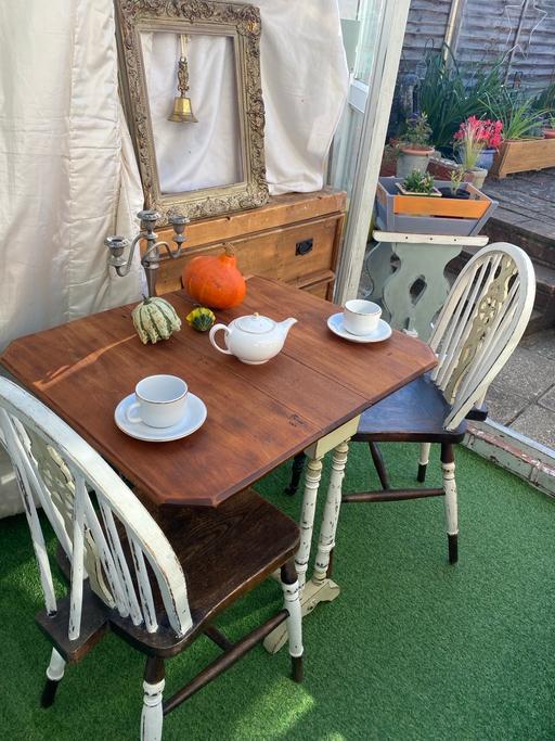 Buy & Sell South West London Merton - Photos for Dining table with 2x Windsor chairs