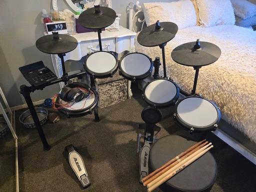 Buy & Sell Kent Dartford - Photos for alesis Nitro Max drumkit