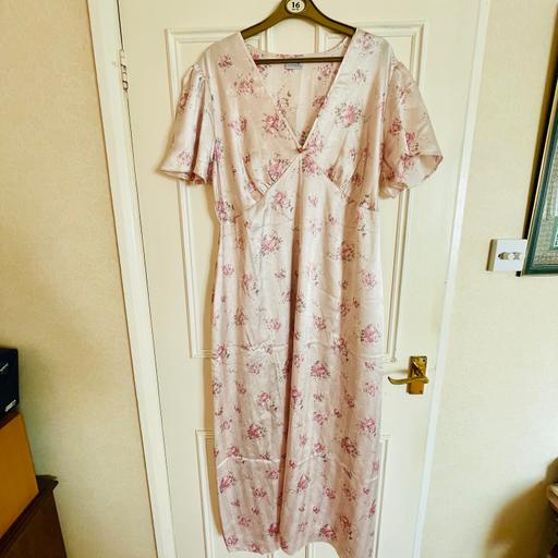 Buy & Sell Dorset Bournemouth, Christchurch and Poole - Photos for Cream Pink Flowers Lounge Nightwear