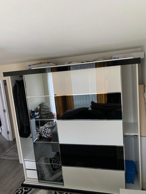 Buy & Sell South East London Woolwich - South East London - Photos for Black and white Wardrobe with sliding doors