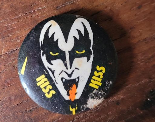 Buy & Sell Merseyside Wirral - Photos for vintage kiss badge