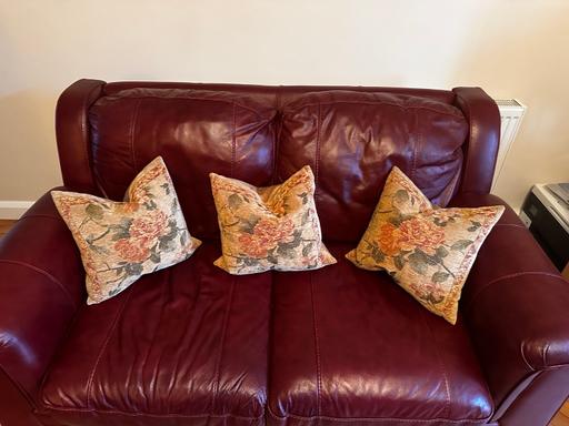 Buy & Sell South West London Sutton - Photos for 2 seater leather sofa in burgundy