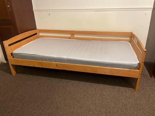 Buy & Sell East London Becontree Heath - East London - Photos for WOODEN BED