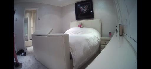 Buy & Sell Windsor and Maidenhead Wraysbury - Windsor and Maidenhead - Photos for Cream Leather King Size TV Bed