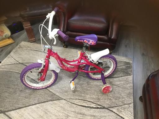 Buy & Sell East London Redbridge - Photos for CHILDS BIKE WITH STABILISER