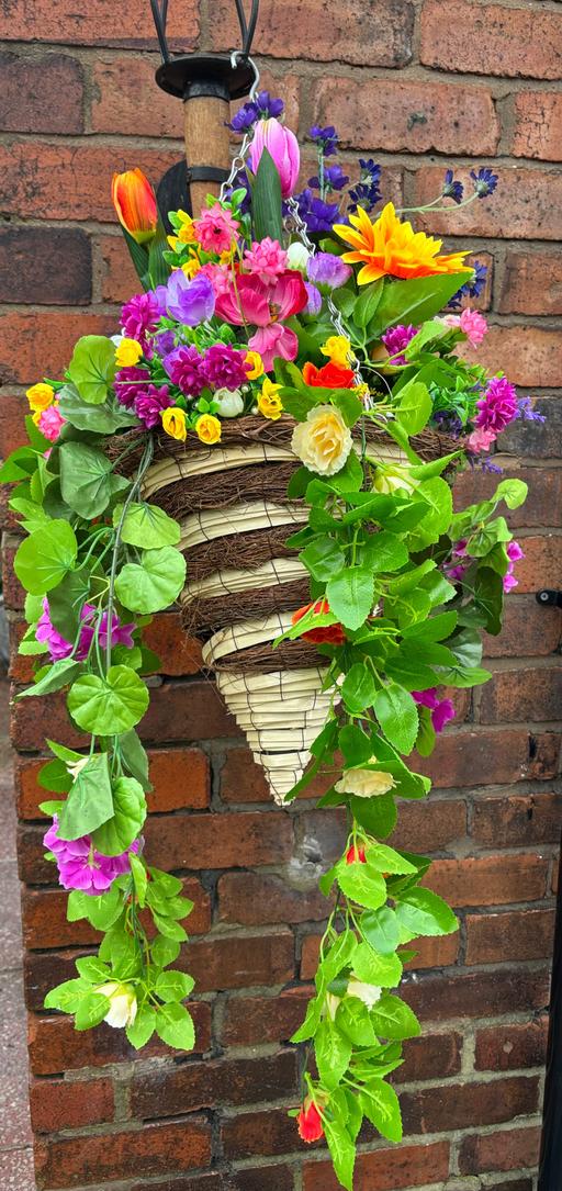 Buy & Sell Merseyside Saint Helens - Photos for Hanging baskets cone artificial