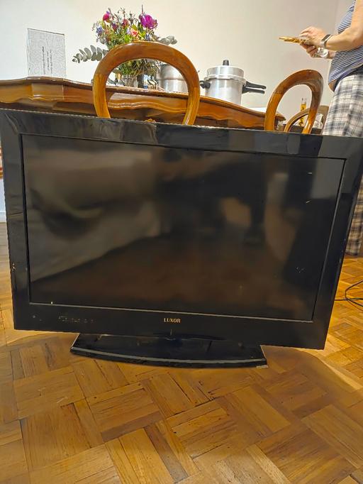 Buy & Sell South West London Sutton - Photos for 38 inch led TV luxor.